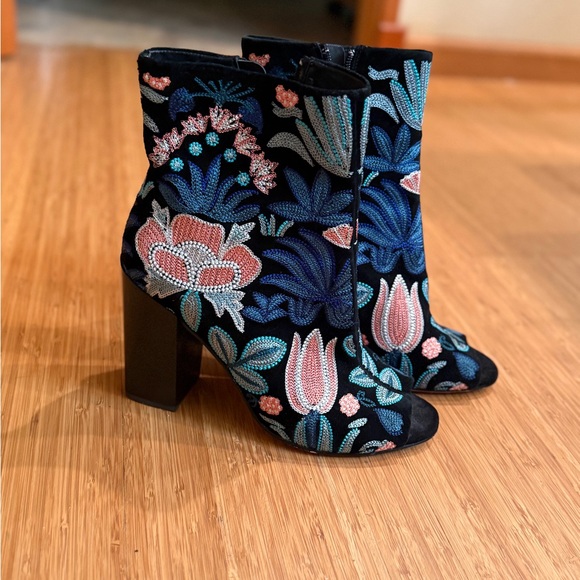 Rebecca Minkoff Floral Embroidered Ankle Boots Size 10 - Picture 7 of 12